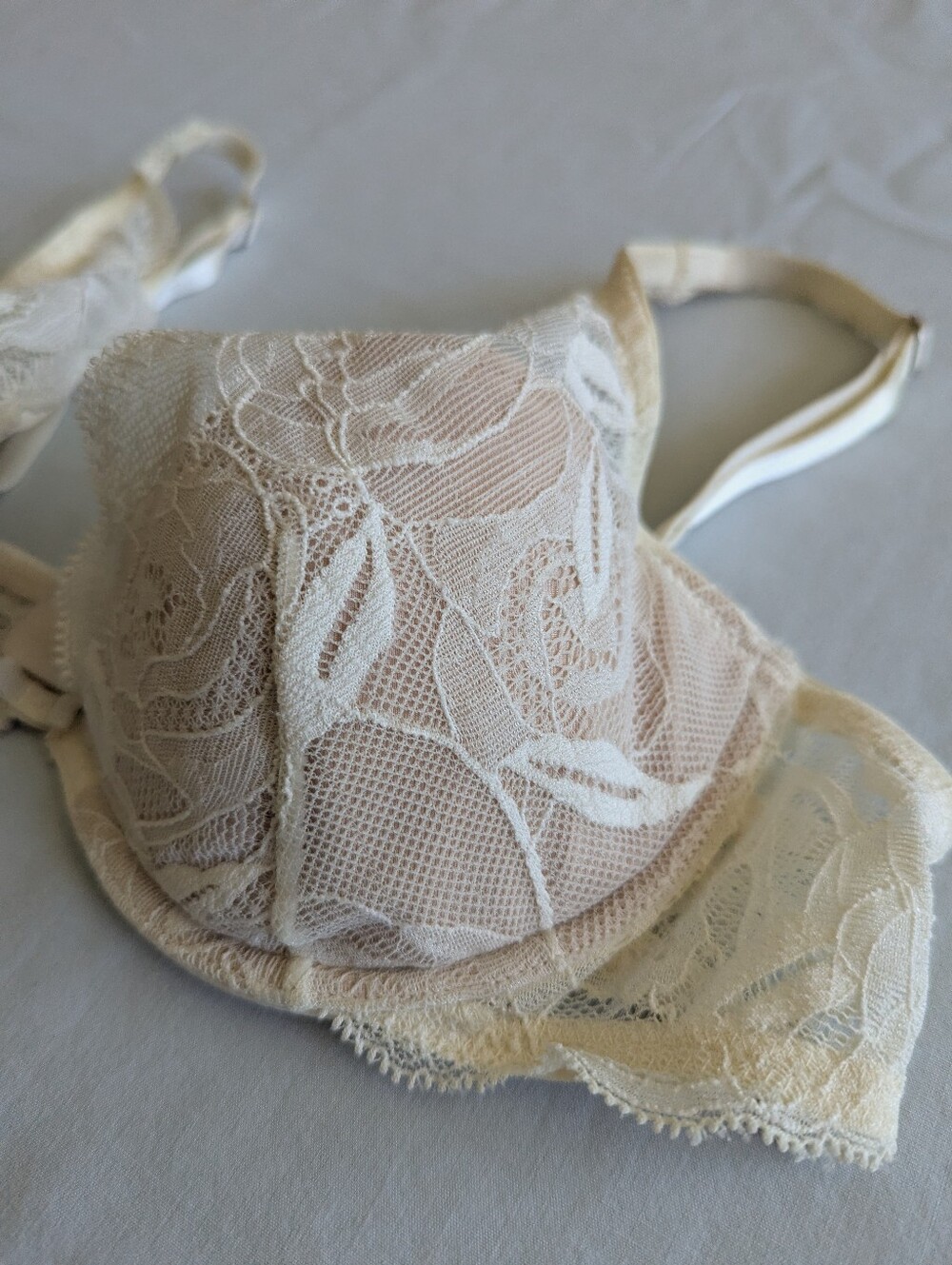 Calvin Klein Perfectly Fit Lace Plunge Bra - Picture 3 of 10